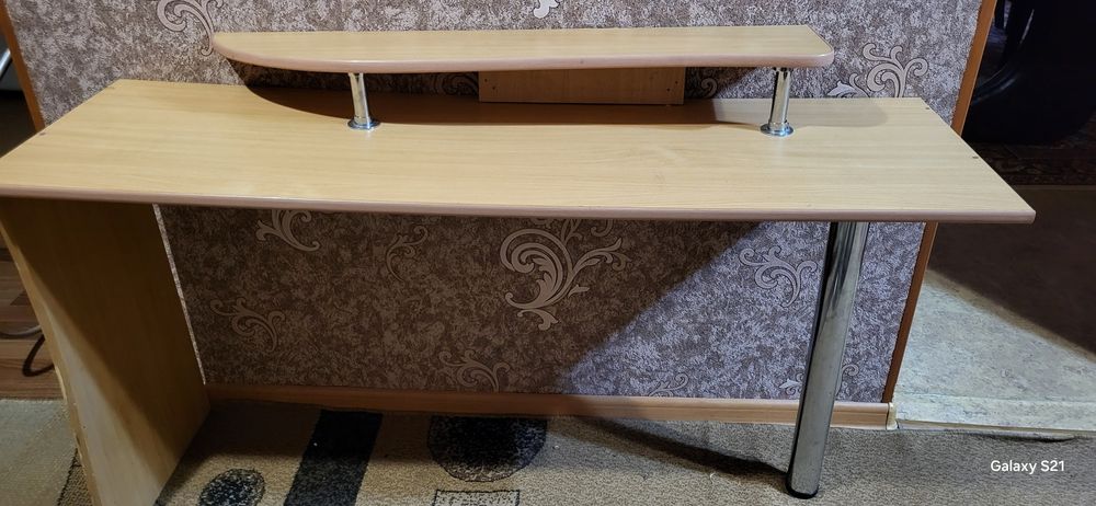 Продам столик б/у