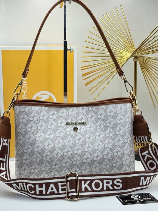 Стилна дамска чанта