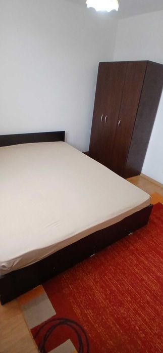 Apartament cu doua camere de inchiriat.