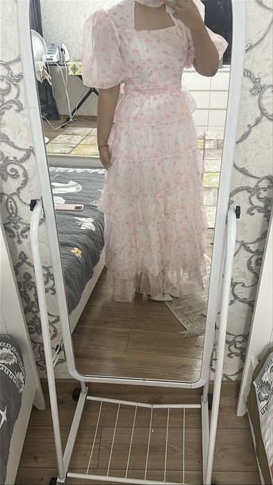 Платье с принтом цветочекками