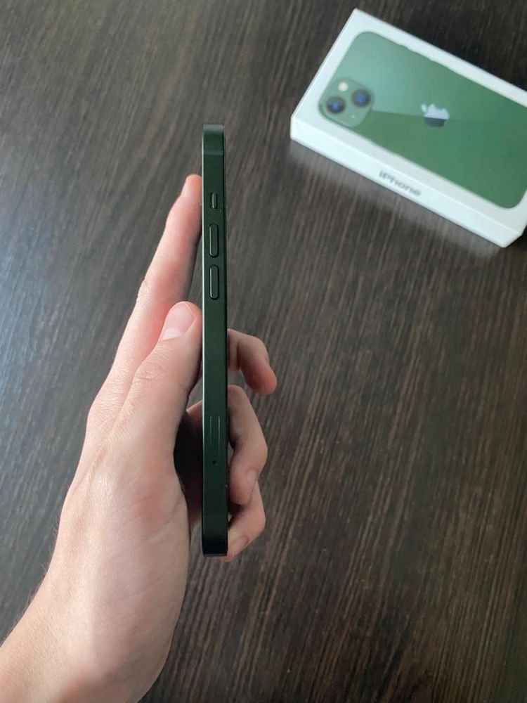iPhone 13 зеленый
