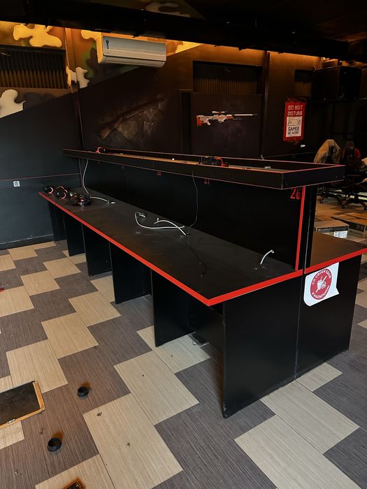 Продаётся компьютерный стол.