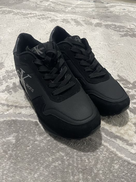 Новая зимняя кроссовки Calvin Klein