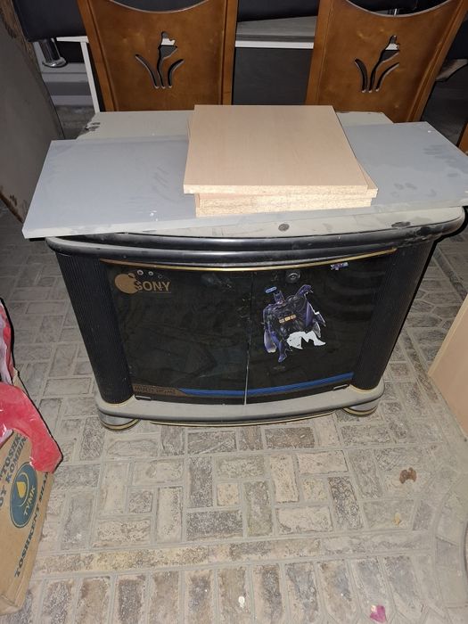 Тумбочка тяжелая с зеркалом