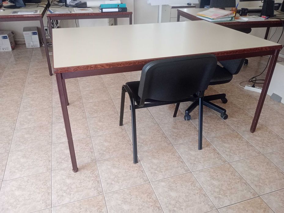 Маси за офис. Неразличими от нови.