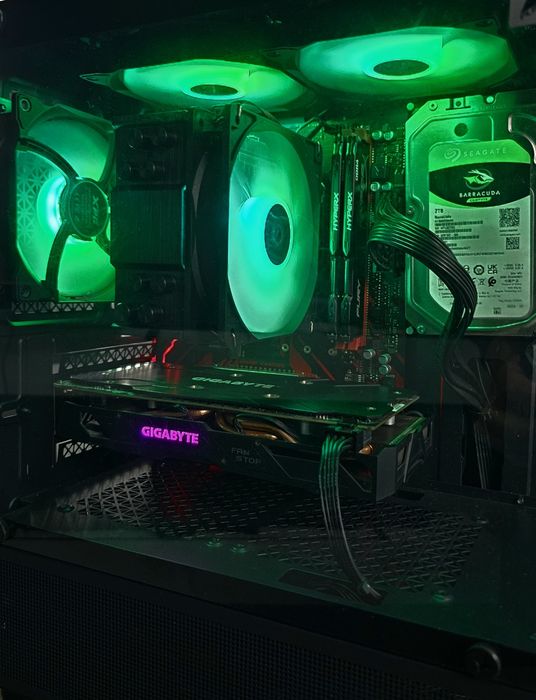 Vând PC Gaming Impecabil