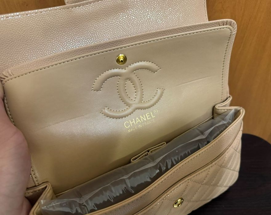 Чисто НОВА малка дамска чанта Chanel