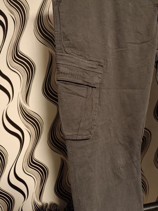 Големи сиви карго панталони