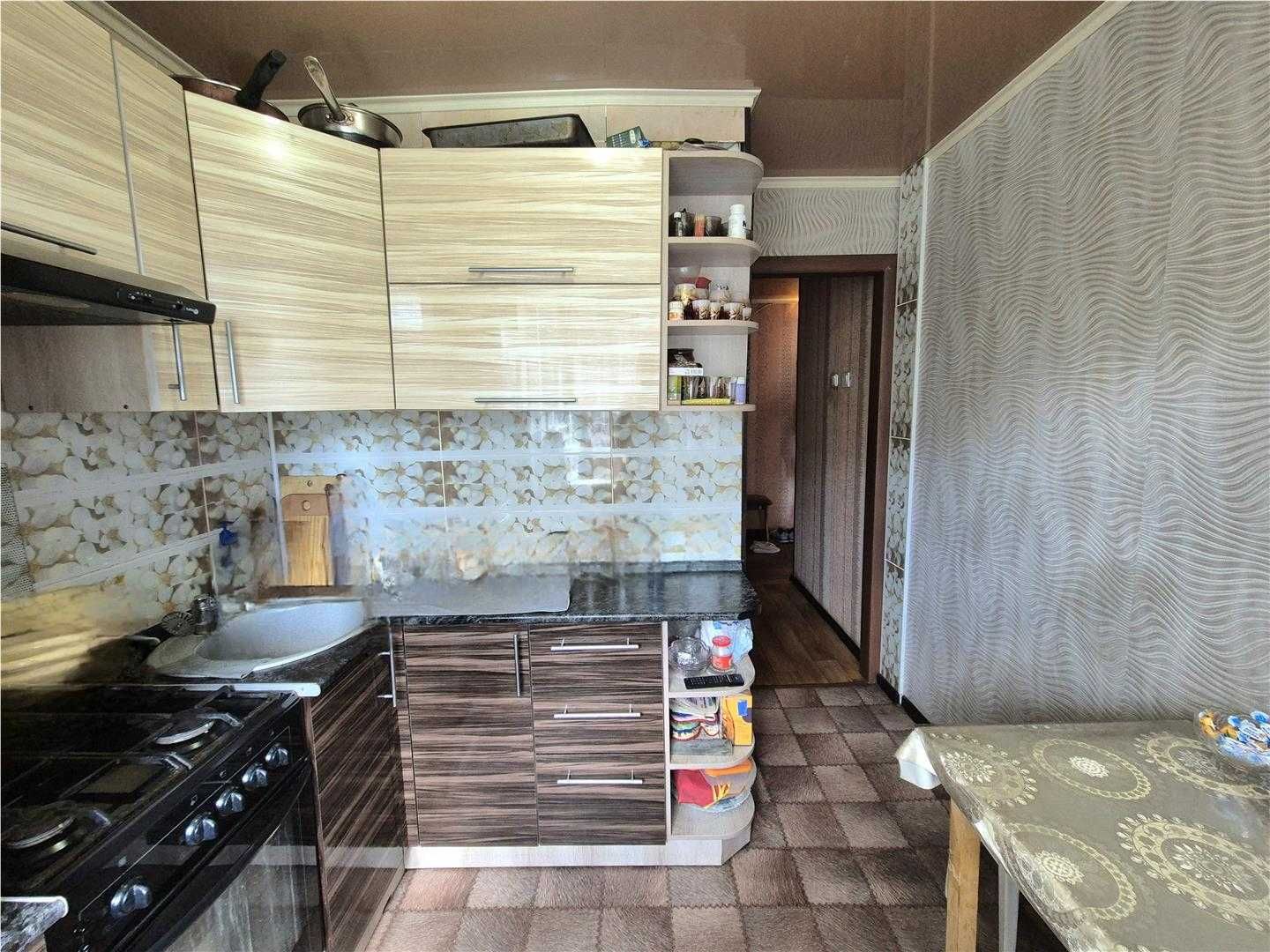 Продам 3-комн квартиру на 6 мкр