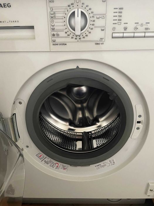 Пералня за вграждане AEG L-12843 VIT с проблем