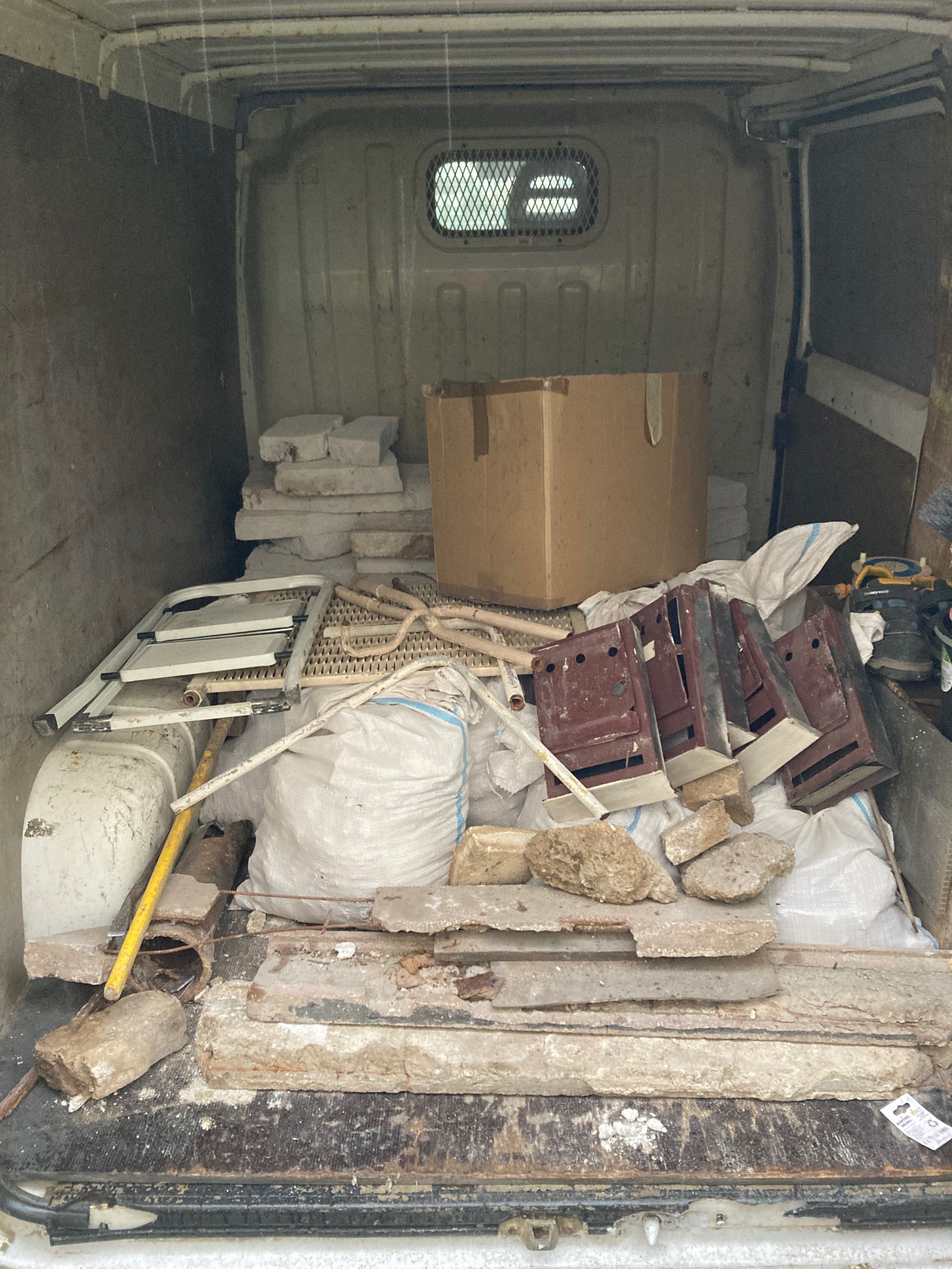 Transport marfa,Debarasari deseuri Demolari interioare/exterioare