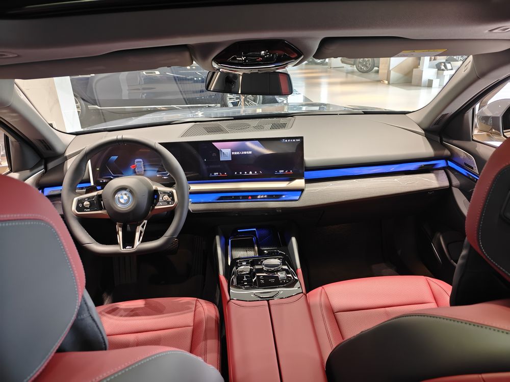 BMW i 5 eDrive 35 M sport. 2025 CIP Ташкент-48000$.
