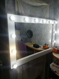 Зеркало с подсветкой с лампочкамии