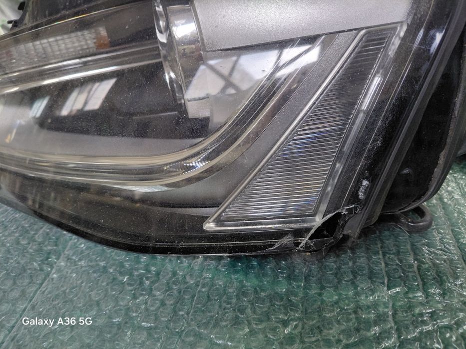 Far audi  a4 b6 sticla sparta