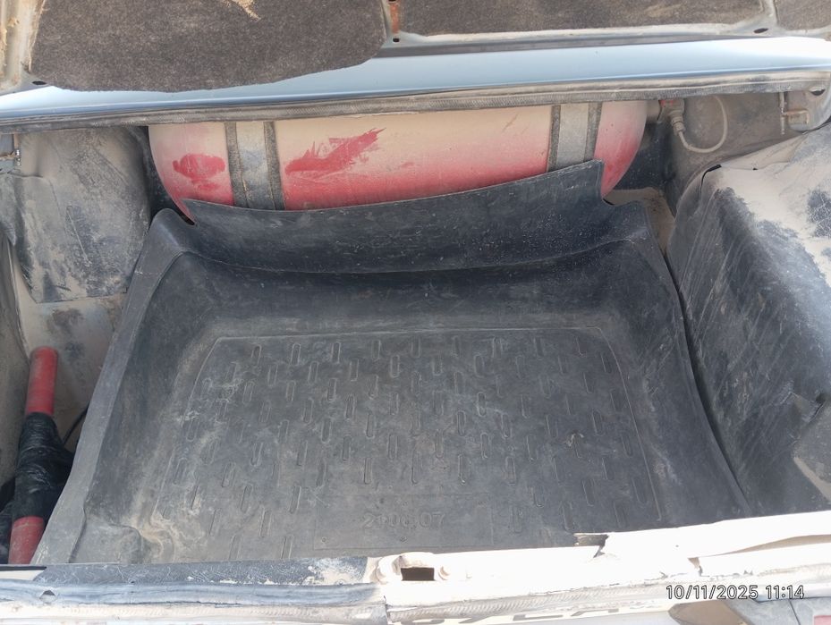 Vaz 2106 mashinasi sotiladi