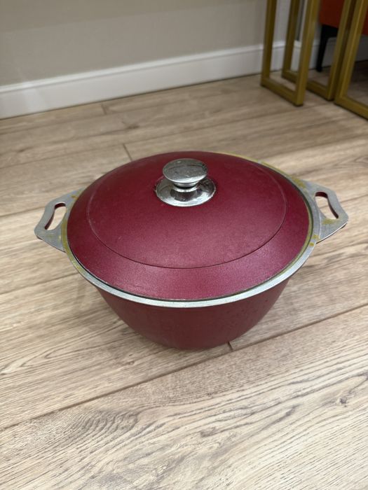 Казан за 5 тыс красный классный