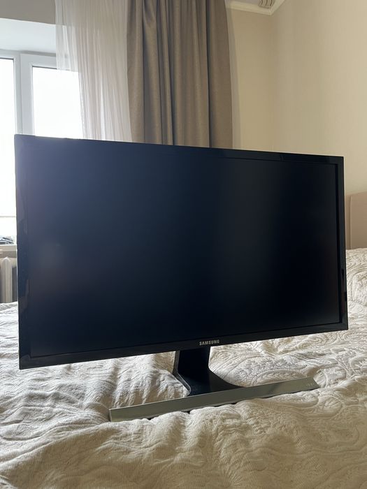 Продам монитор Samsung U28E590D