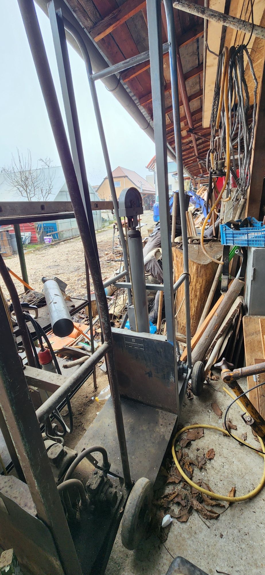 Lift electric pentru construcții