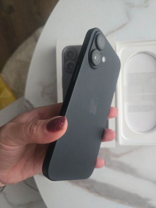 iPhone 16 256GB с кутия и зарядно