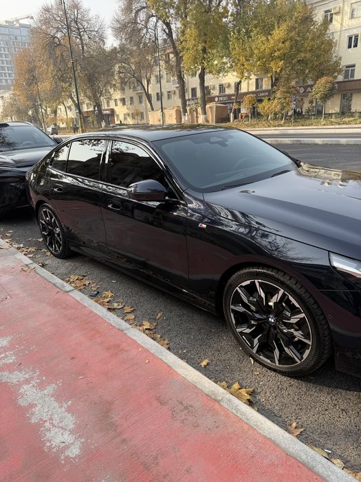 Продам BMW i5 35L пробег 2500 км