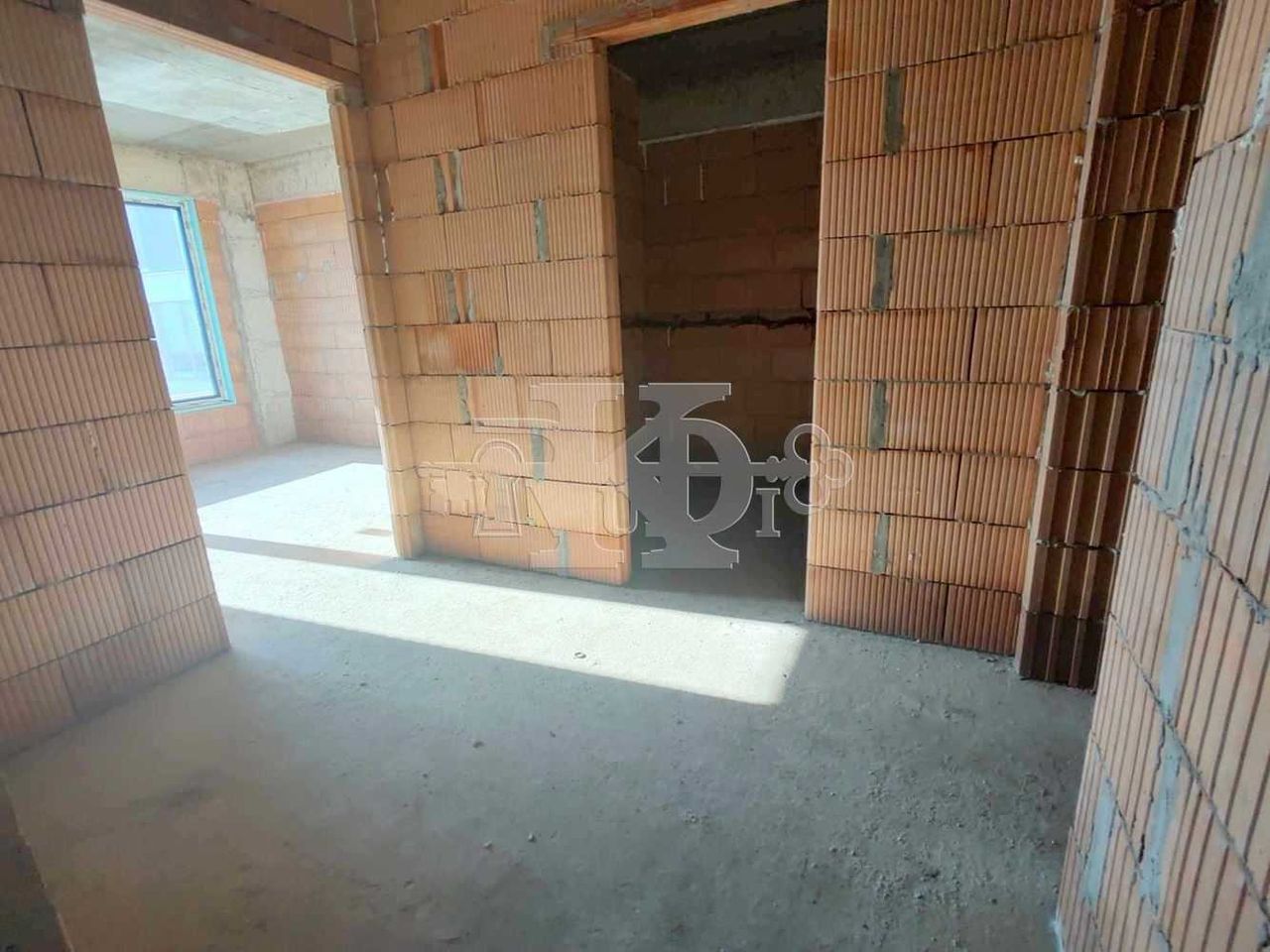 Продава се Двустаен апартамент в Добрич, Център - 85 кв.м за 974 €/кв.м - Снимка #6