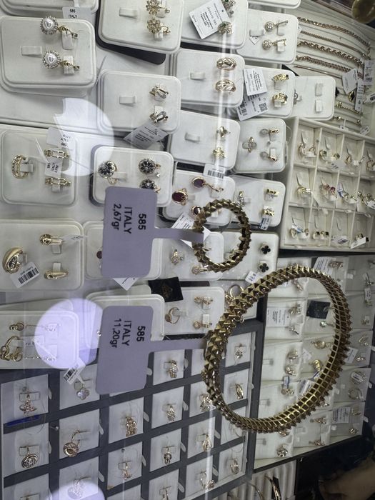 Золотой браслет шипы