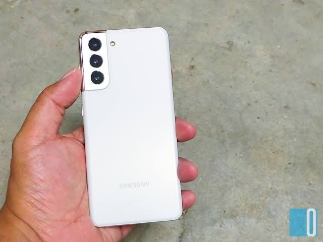 Samsung S21 5G. 256Gb 8Gb single SIM .. liber orice rețea 
Stare excel