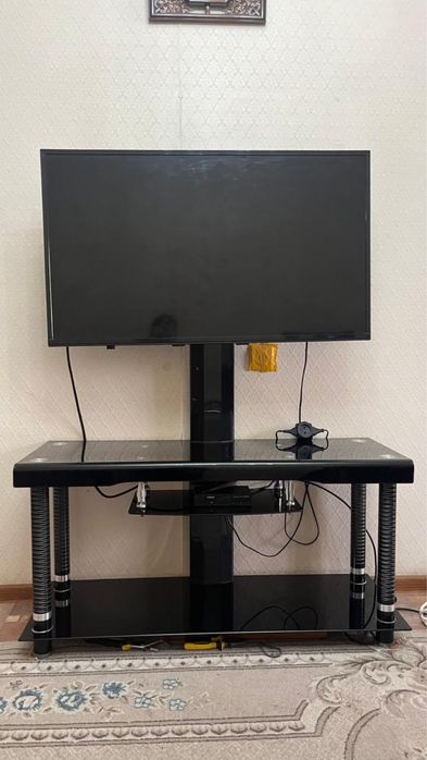 Телевизор с подставкой