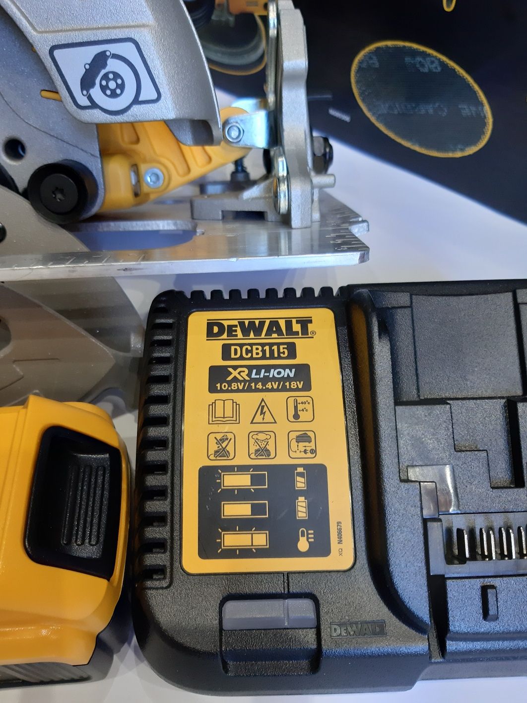 DeWALT DCS570+5Ah+Зарядно устройство