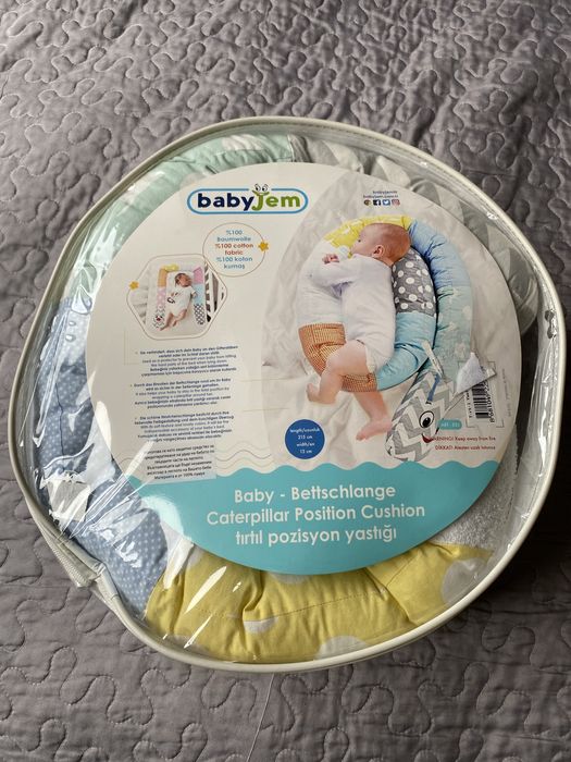 Обиколкник, възглавница за бебешка кошара