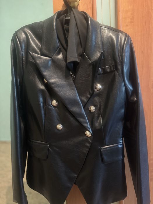 Продам пиджак черного цвета