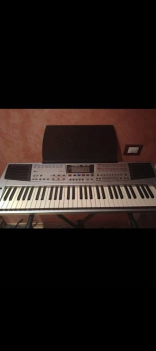 Vând orga marca Roland EM 15