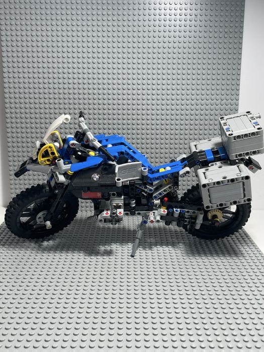 LEGO Technic 42063 BMW