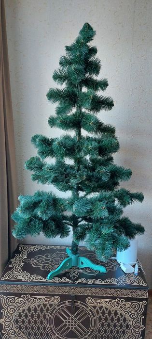 Продам ёлку искуственную