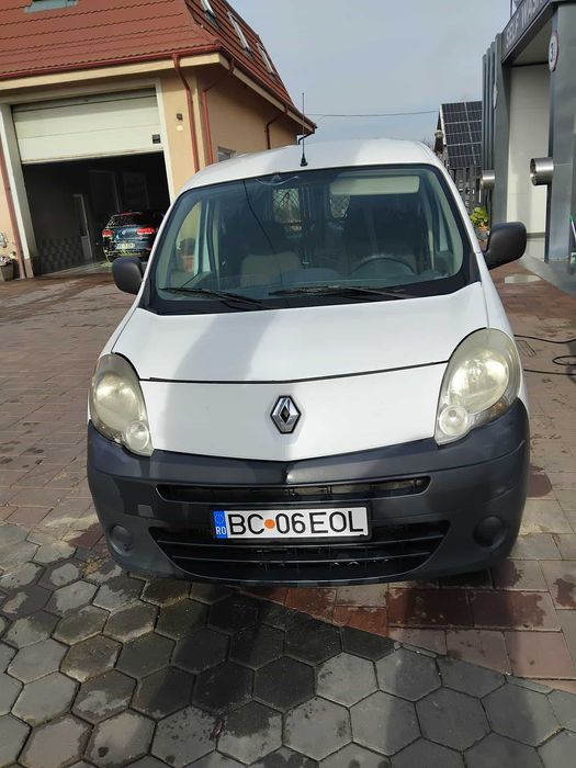 Vând Renault kangoo.