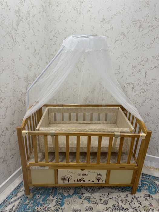 Детский кровать.