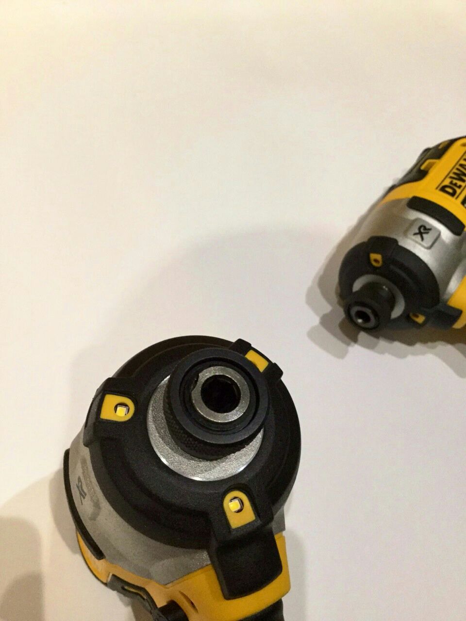 Безчетков Импакт DeWALT DCF887 18V XR Brushless / Ударен