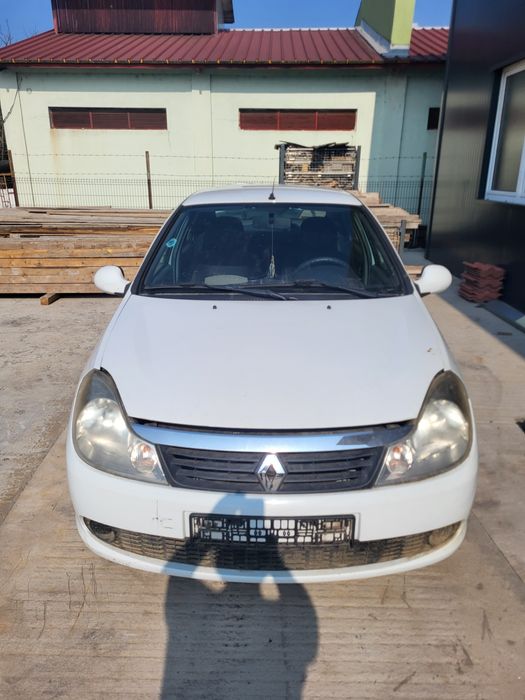 Dezmembrez Renault simbol