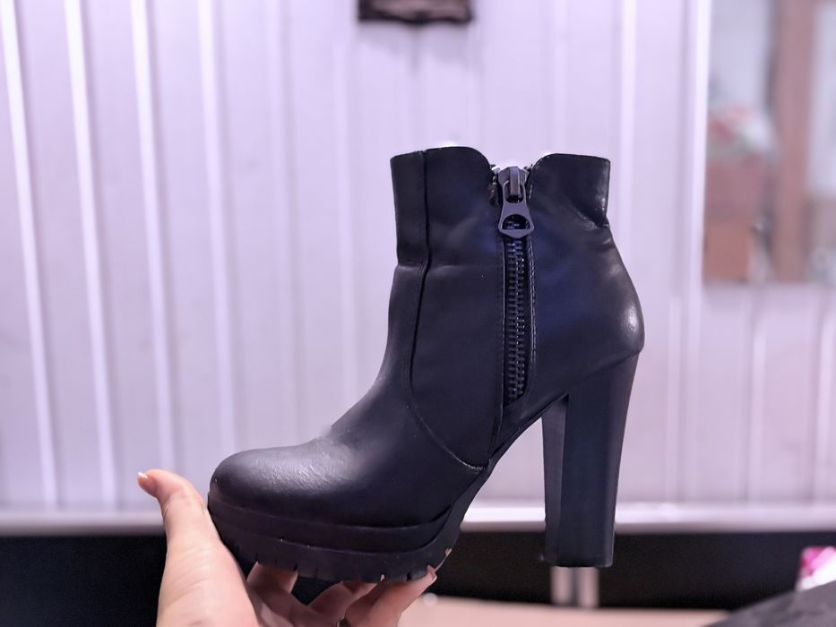 Ghete negre marime 37