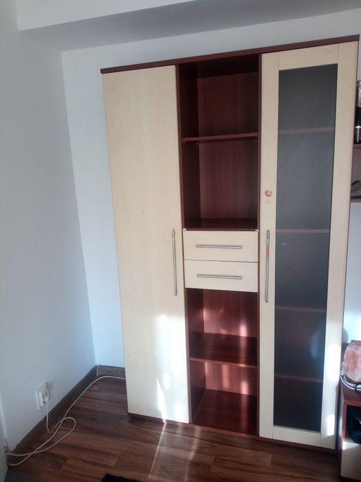 Vând dulap camera /dormitor stare ff buna