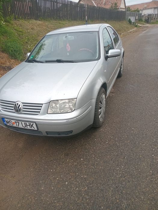 Vând bora 1.6benzina