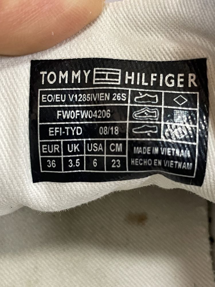 Продавам обувки Tommy Hilfiger