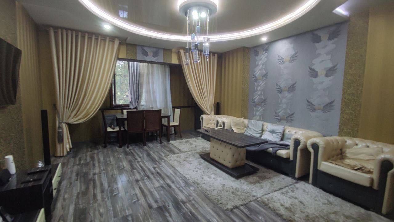 Ойбек METPO 2 минуты 2/2/9 Отдельный Вход/Площадь-65m2_Уомнаты-Раздел