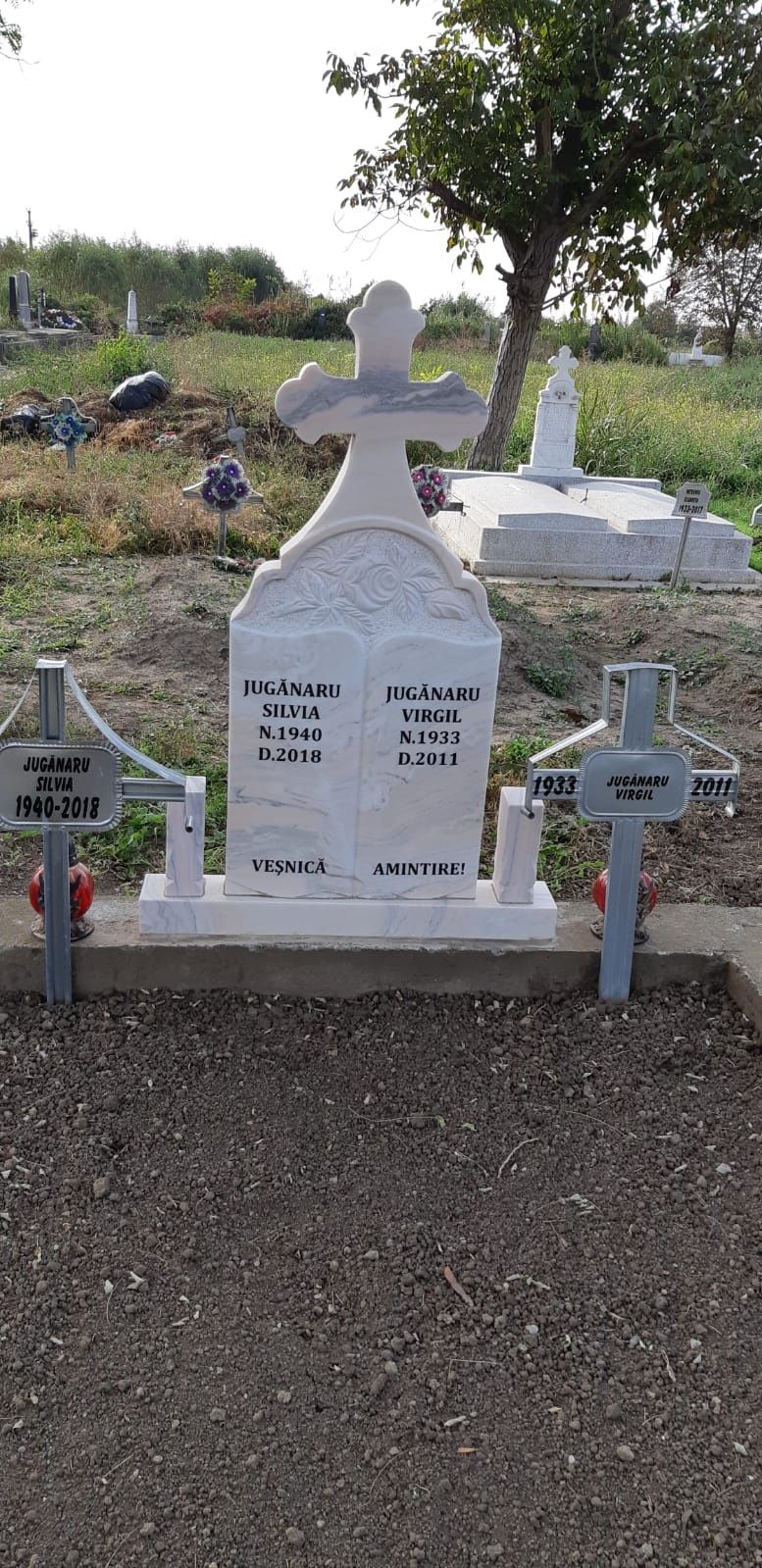 Cruci marmură / monumente funerare,accesorii morminte.