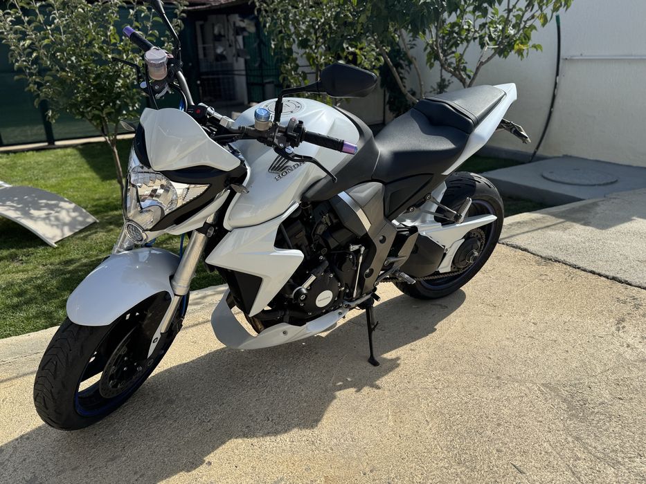 HONDA CB1000R cu numar de serie stantat pe ghidon