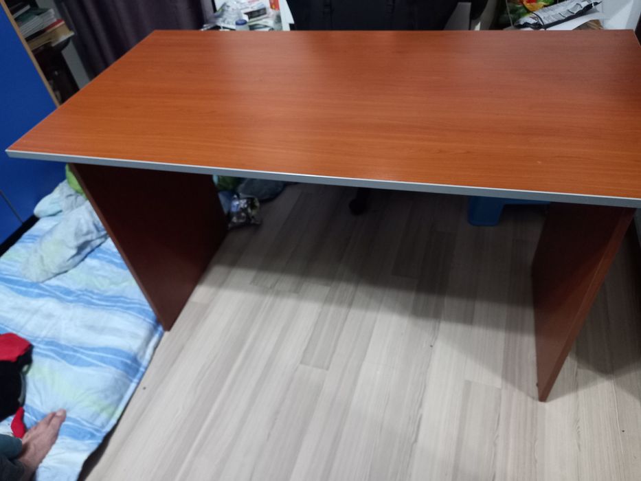 Vând birou în stare f buna