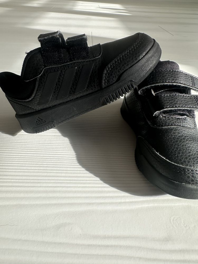 Adidas детски маратонки размер 25