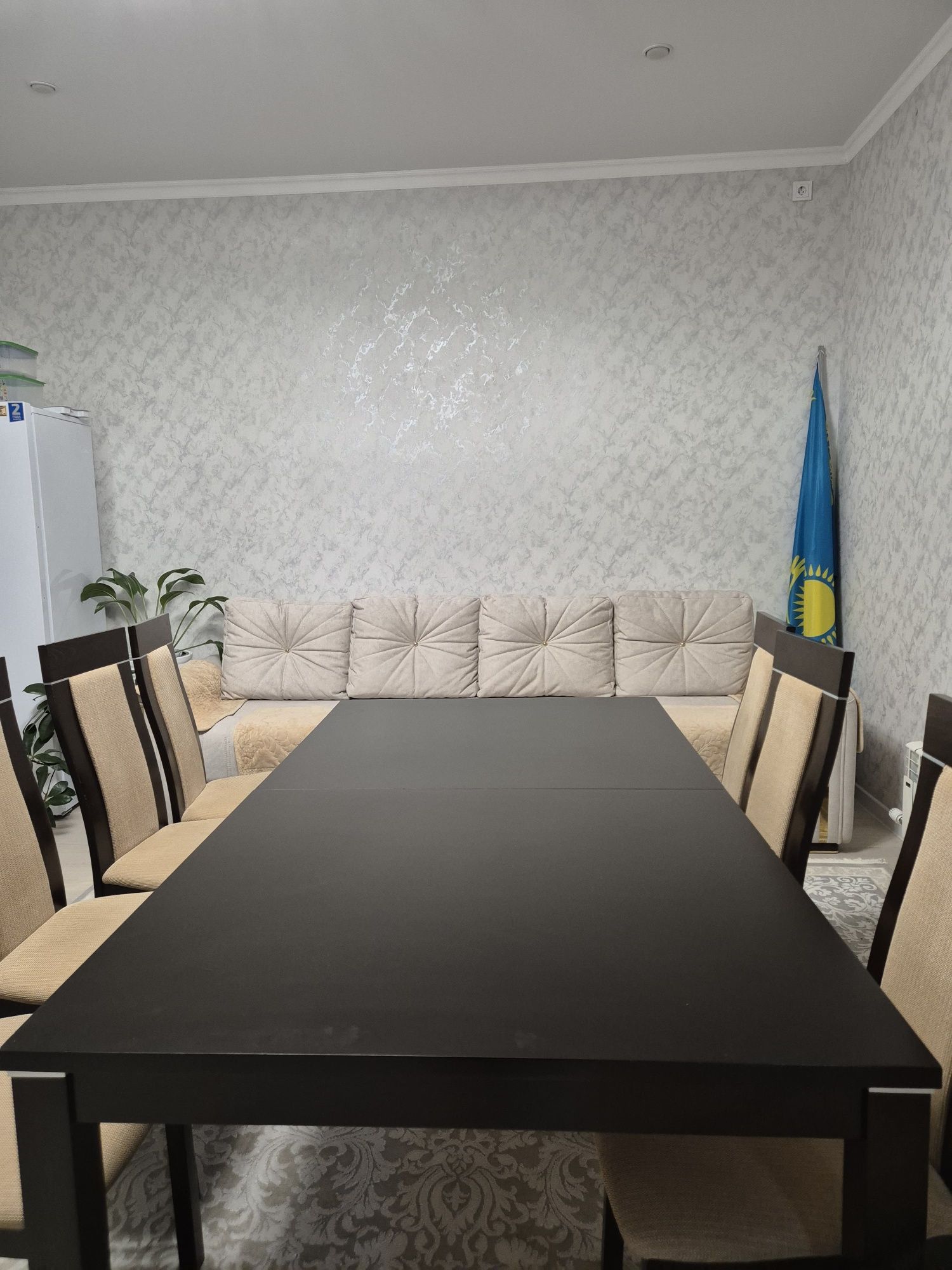 Стол для гостиной.