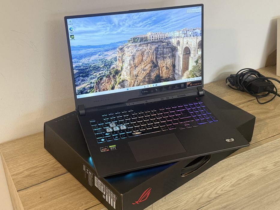 Laptop Gaming Asus ROG Strix G713IE
