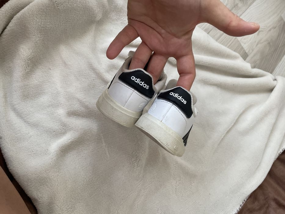 Adidas marimea 24 pentru joaca